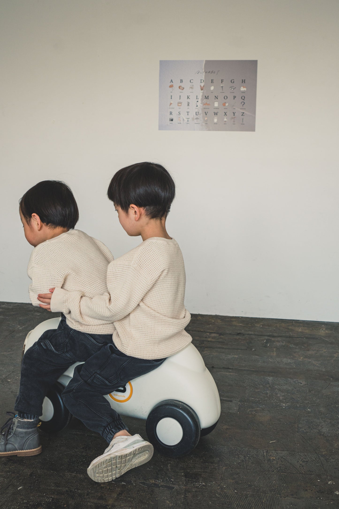 【受注生産】【ALPHABET -Simple Joy- 】貼ってはがせるシールポスター NATSUKO × KAZUKI